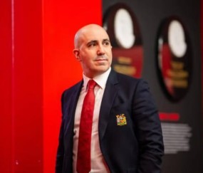 开云-曼联2023-24财报：收入6.6亿创纪录，净亏损1.13亿