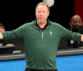 开云下载-防守严重下滑季后赛席位松动 卫冕冠军成色不足？