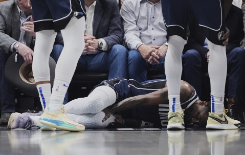 已伤缺10个月！名记：欧文在交易截止日前不会复出 可能赛季报销