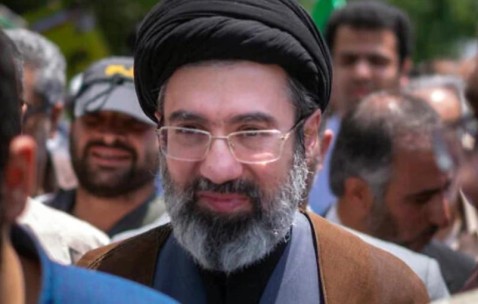 开云体育-小哈梅内遇袭受伤，伊朗各派誓死效忠，不到24小时，81个内鬼被抓