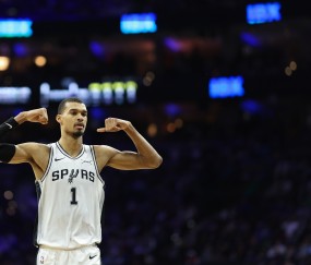 开云APP-三分15中8！米奇：文班投篮动作自律性很好 让对手防守变得很难