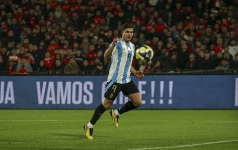 阿媒谈阿尔瓦雷斯：阿根廷目前表现最好的球员之一，世界杯无忧