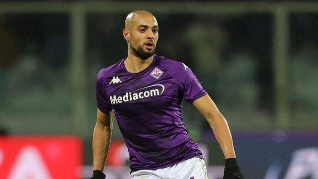 sofyan-amrabat-en-un-partido-de-la-fiorentina.jpeg